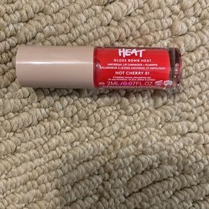 fenty gloss bomb hot cherry